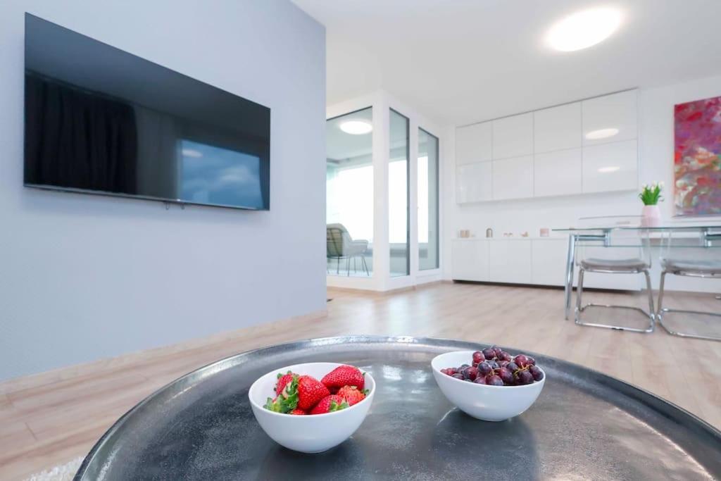 Danubius One - Spacious Apartment W Free Parking Bratislava Buitenkant foto