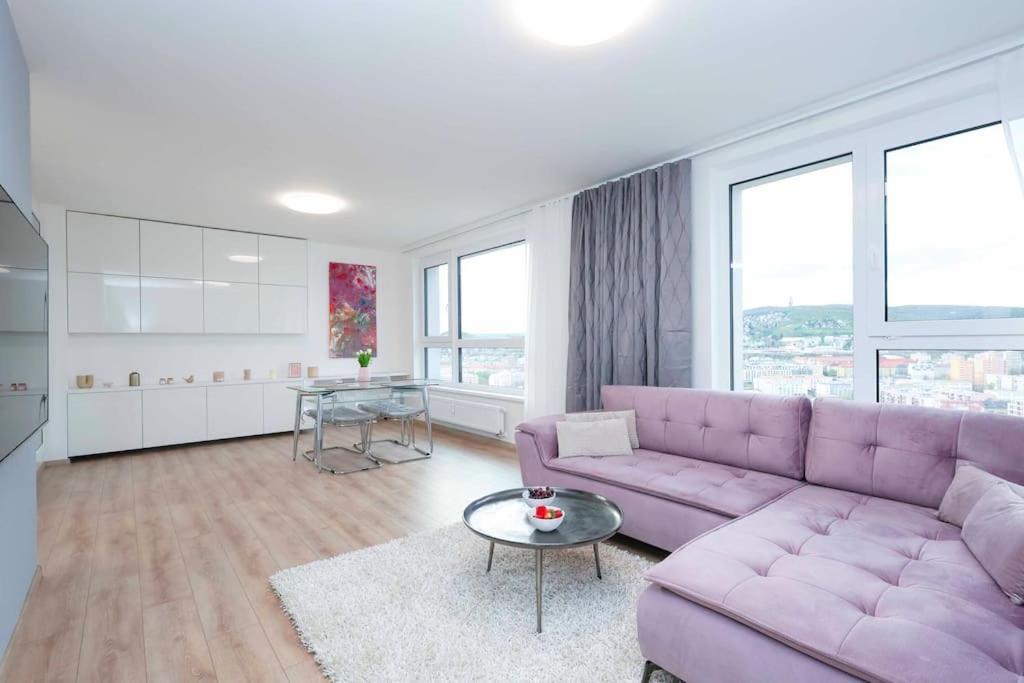 Danubius One - Spacious Apartment W Free Parking Bratislava Buitenkant foto