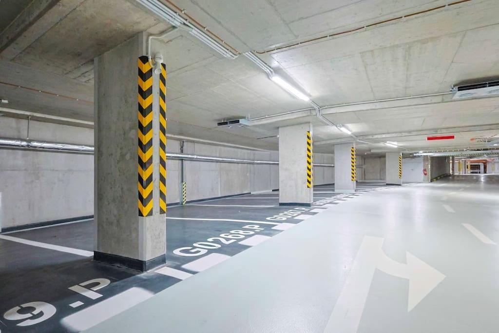 Danubius One - Spacious Apartment W Free Parking Bratislava Buitenkant foto