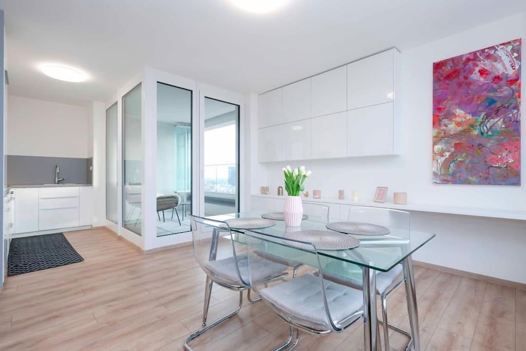 Danubius One - Spacious Apartment W Free Parking Bratislava Buitenkant foto