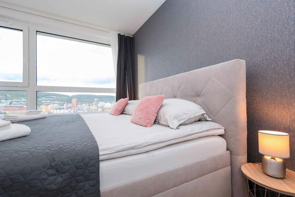 Danubius One - Spacious Apartment W Free Parking Bratislava Buitenkant foto