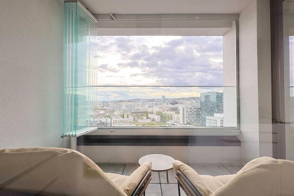 Danubius One - Spacious Apartment W Free Parking Bratislava Buitenkant foto