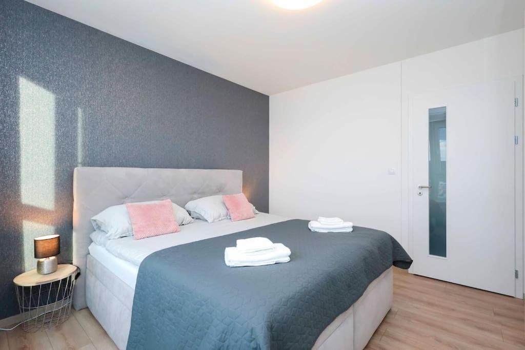 Danubius One - Spacious Apartment W Free Parking Bratislava Buitenkant foto