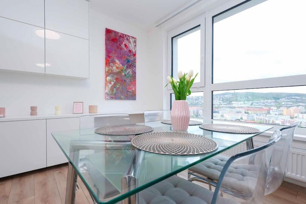 Danubius One - Spacious Apartment W Free Parking Bratislava Buitenkant foto