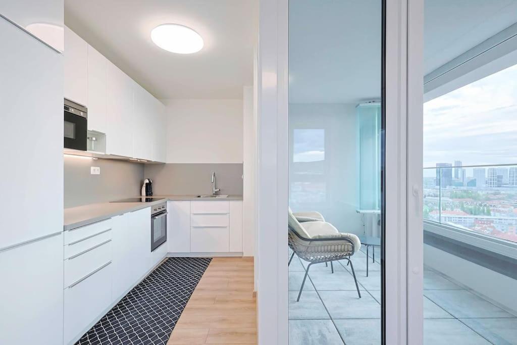 Danubius One - Spacious Apartment W Free Parking Bratislava Buitenkant foto